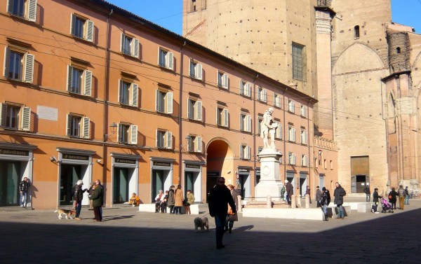 zanarini piazza scene sunday
